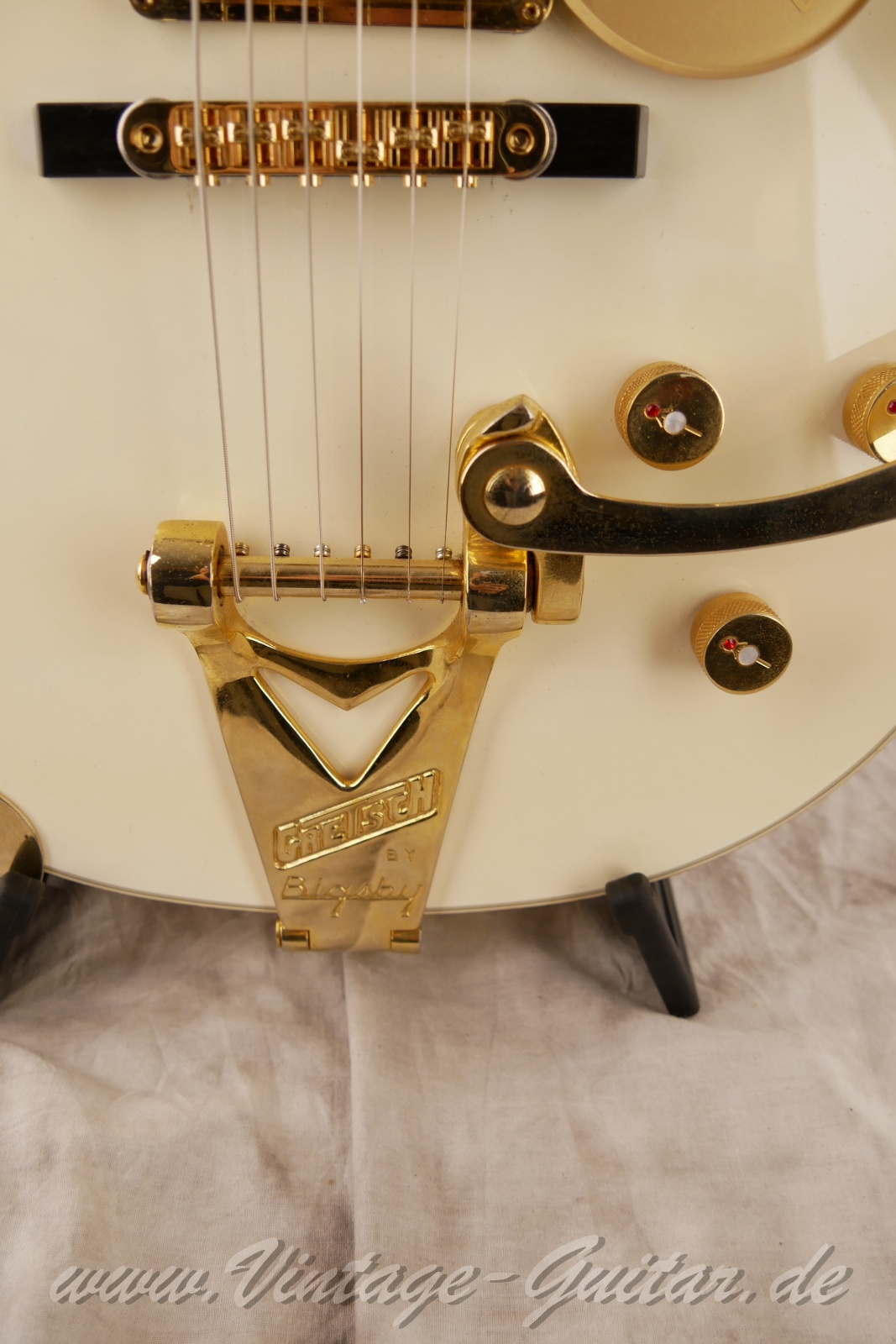 Gretsch_White_Pinguin_G6134_2009-015.jpg