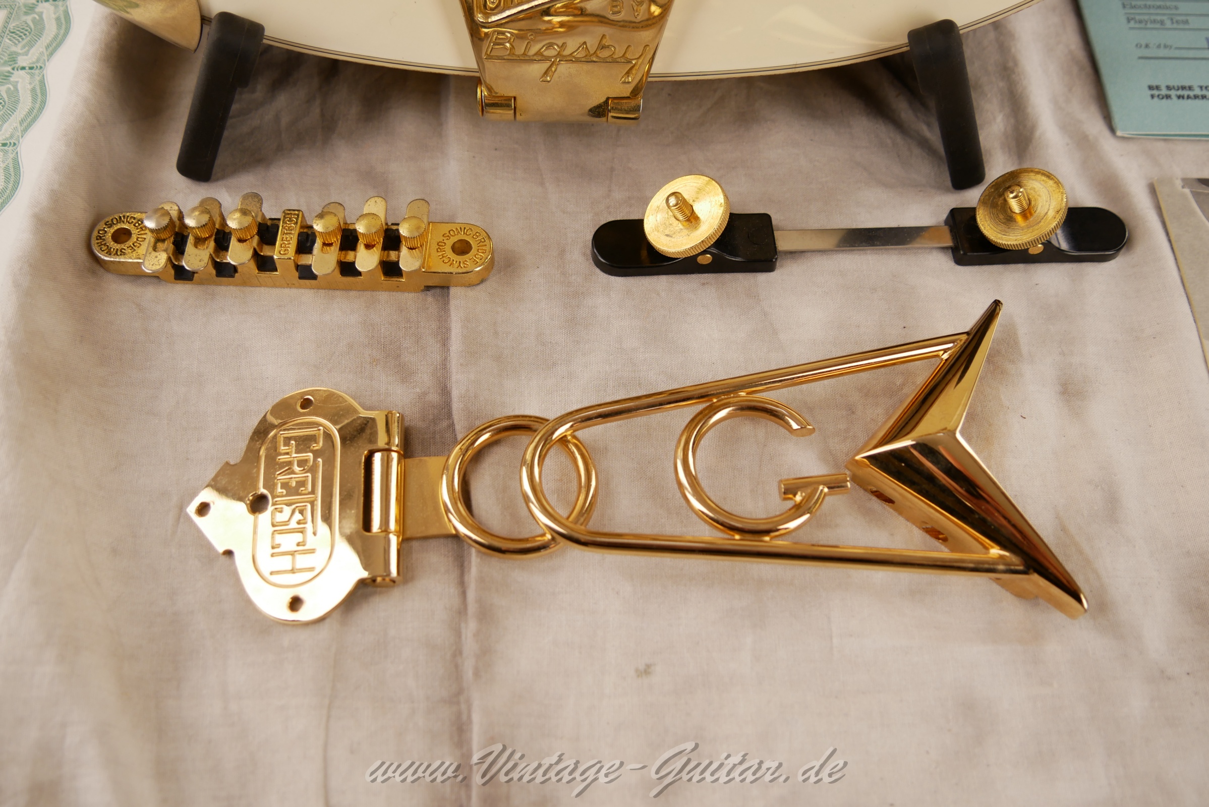 Gretsch_White_Pinguin_G6134_2009-018.jpg