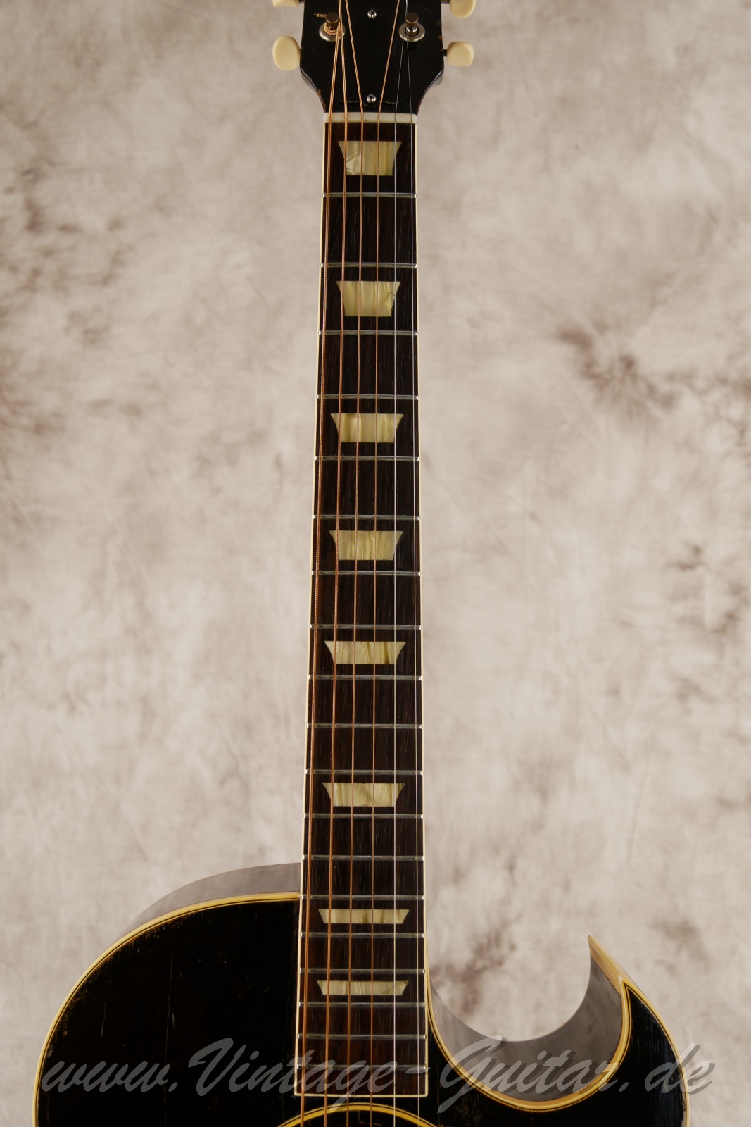 img/vintage/6523/Gibson_CF-100_Sunburst_1950-004.jpg
