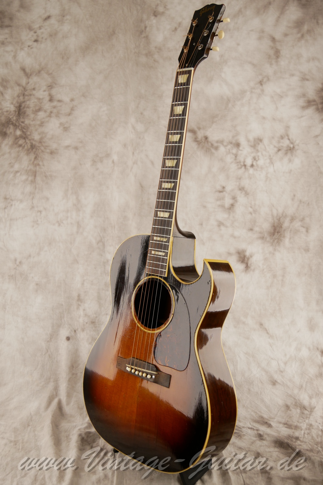 img/vintage/6523/Gibson_CF-100_Sunburst_1950-009.jpg