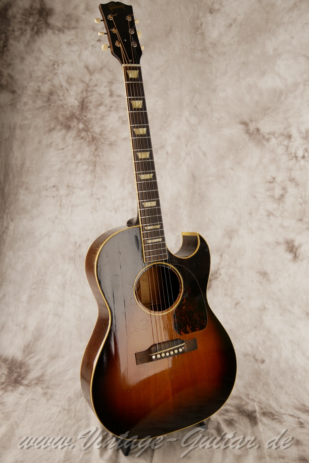img/vintage/6523/Gibson_CF-100_Sunburst_1950-011.jpg