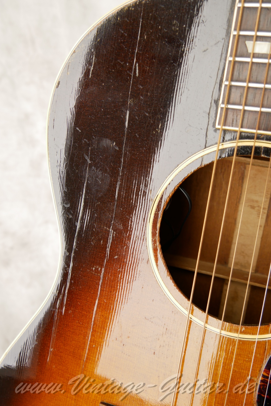 img/vintage/6523/Gibson_CF-100_Sunburst_1950-017.jpg