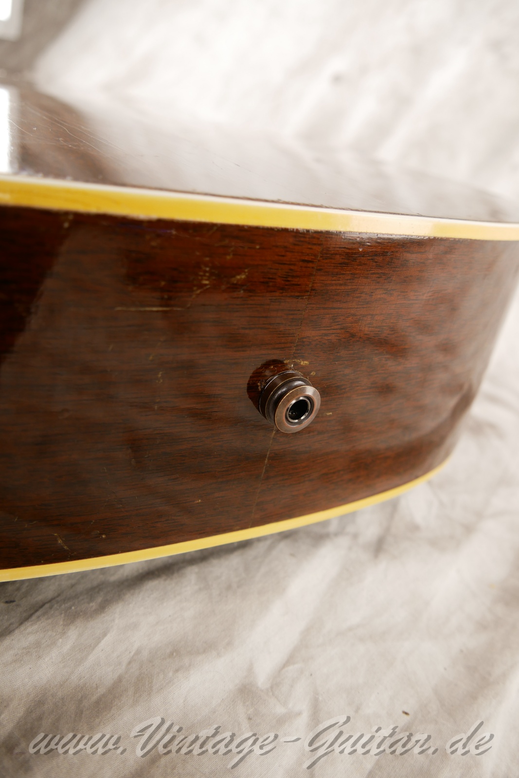 img/vintage/6523/Gibson_CF-100_Sunburst_1950-019.jpg