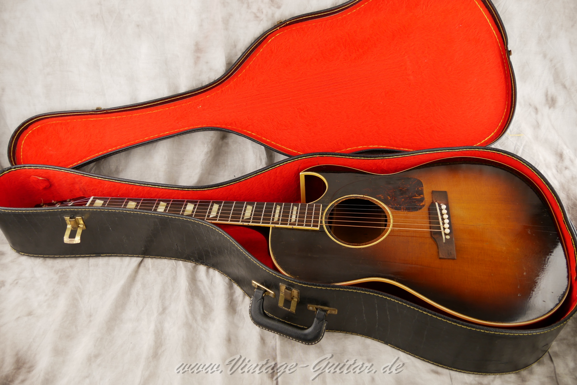 img/vintage/6523/Gibson_CF-100_Sunburst_1950-024.jpg