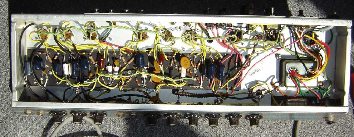 Fender-Deluxe-Reverb-72-inside.jpg