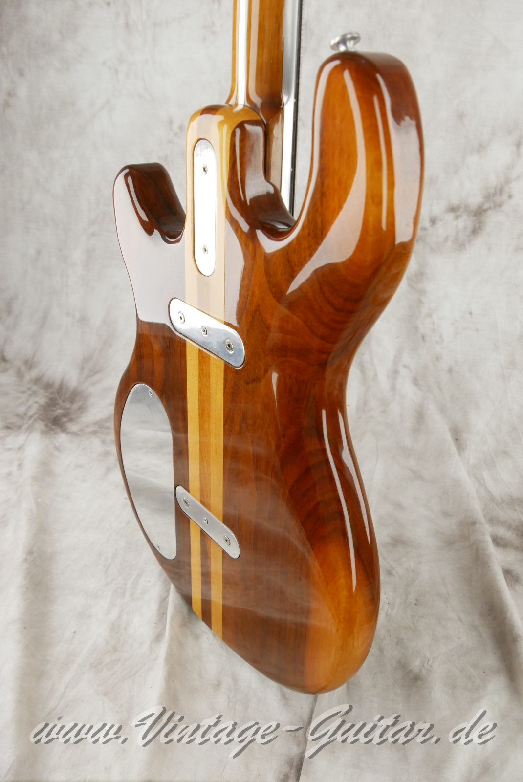 Kramer_450_B_Deluxe_fretless_natural_1977-012.JPG