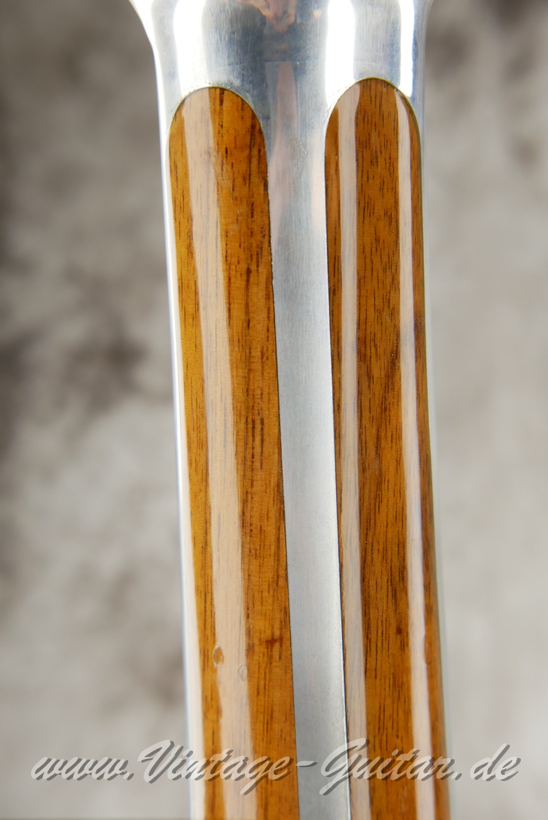 Kramer_450_B_Deluxe_fretless_natural_1977-019.JPG