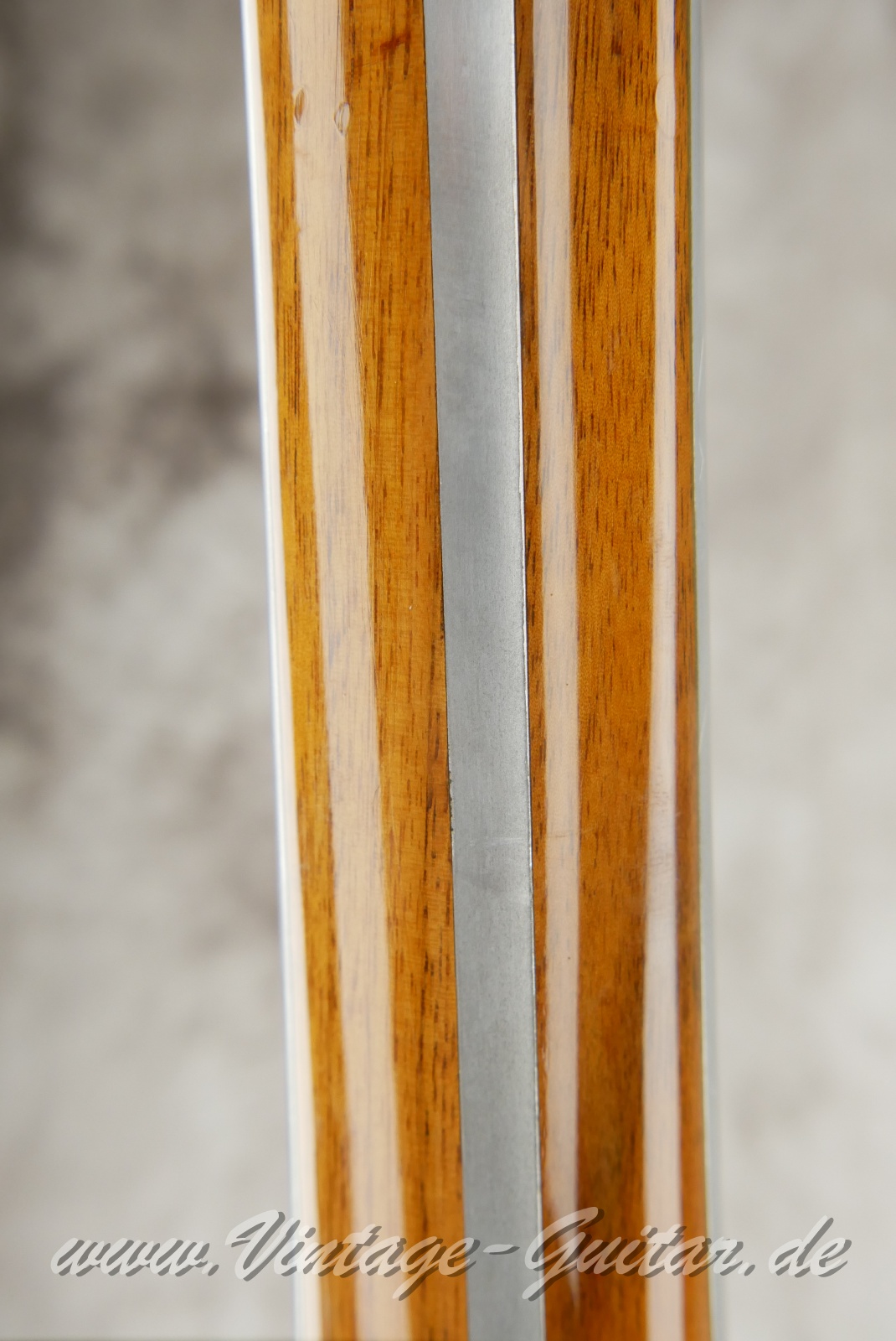Kramer_450_B_Deluxe_fretless_natural_1977-020.JPG