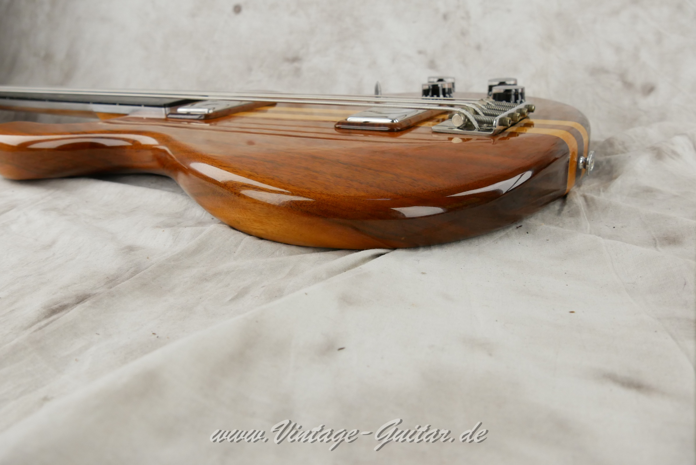 Kramer_450_B_Deluxe_fretless_natural_1977-025.JPG