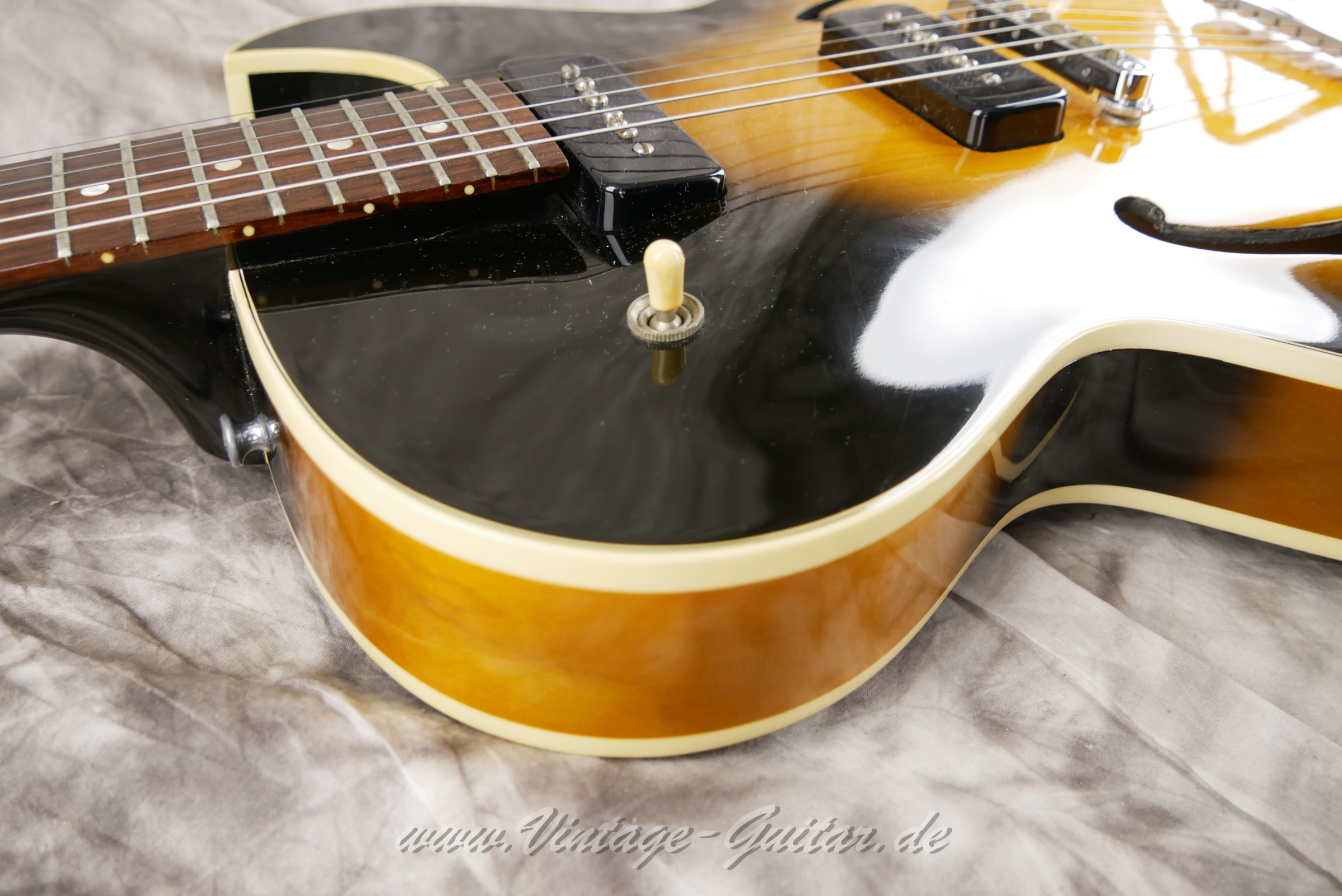 Gibson-ES-135-1997-017.JPG