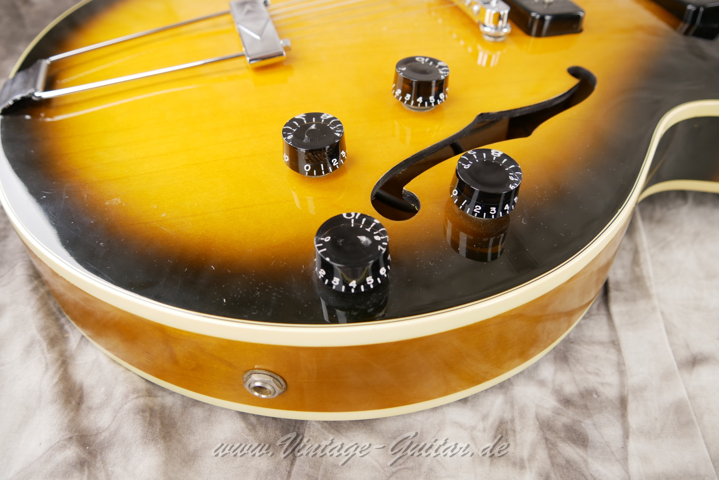 Gibson-ES-135-1997-021.JPG