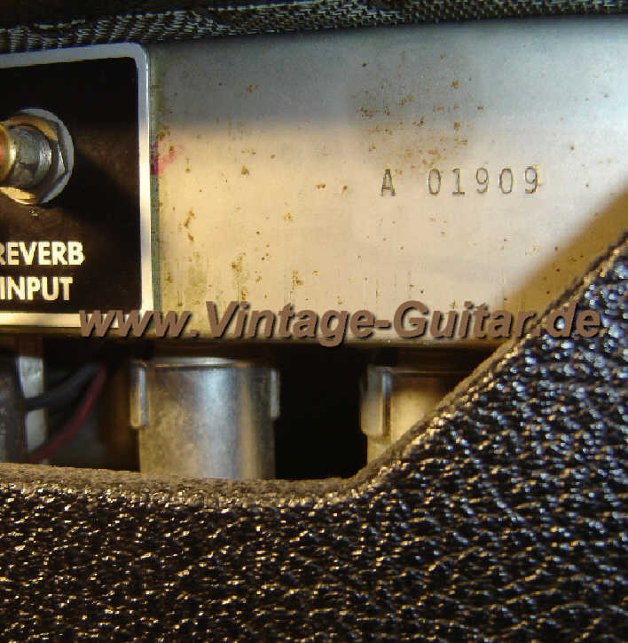 Fender_Deluxe_Reverb_1965_Blackface_5.jpg