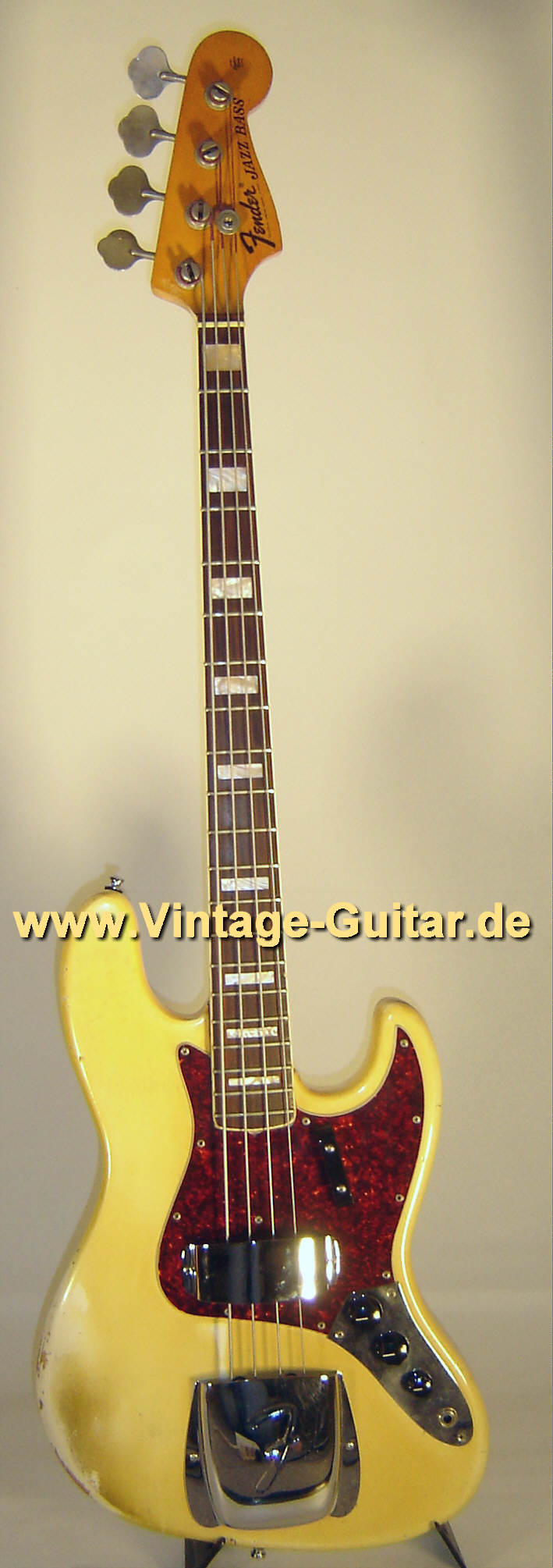 Fender_Jazz-Bass_1973_Olympic-White-1.jpg