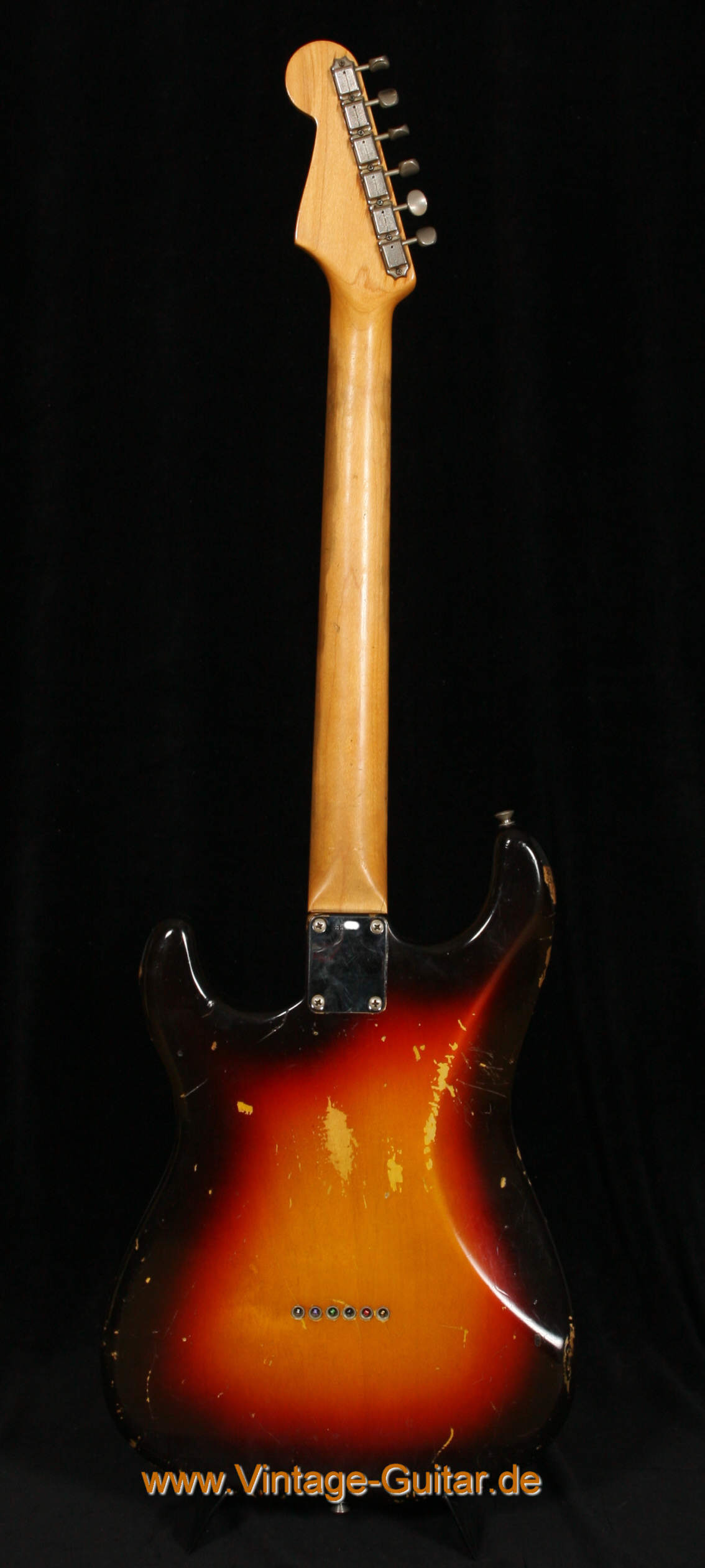 Fender_Stratocaster_1961_sunburst_back.jpg