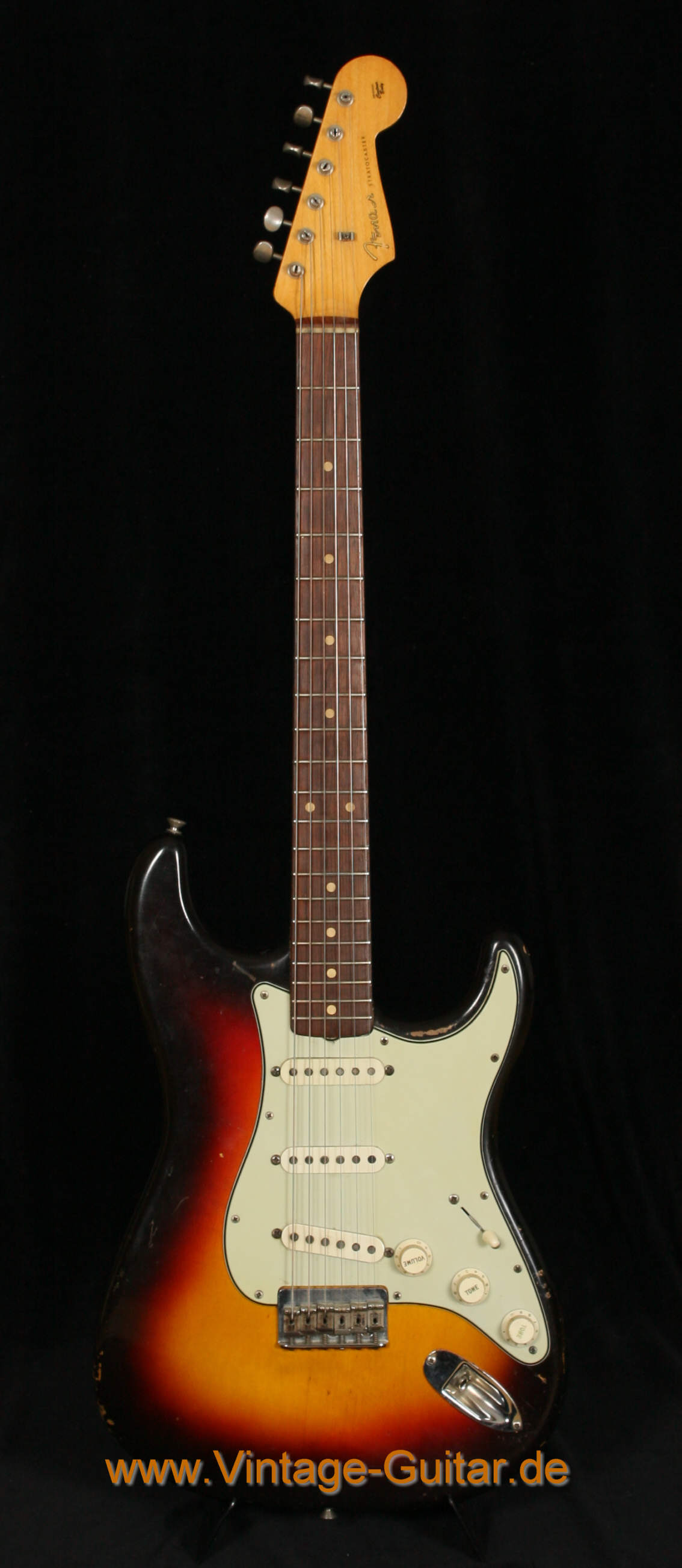 Fender_Stratocaster_1961_sunburst_front.jpg
