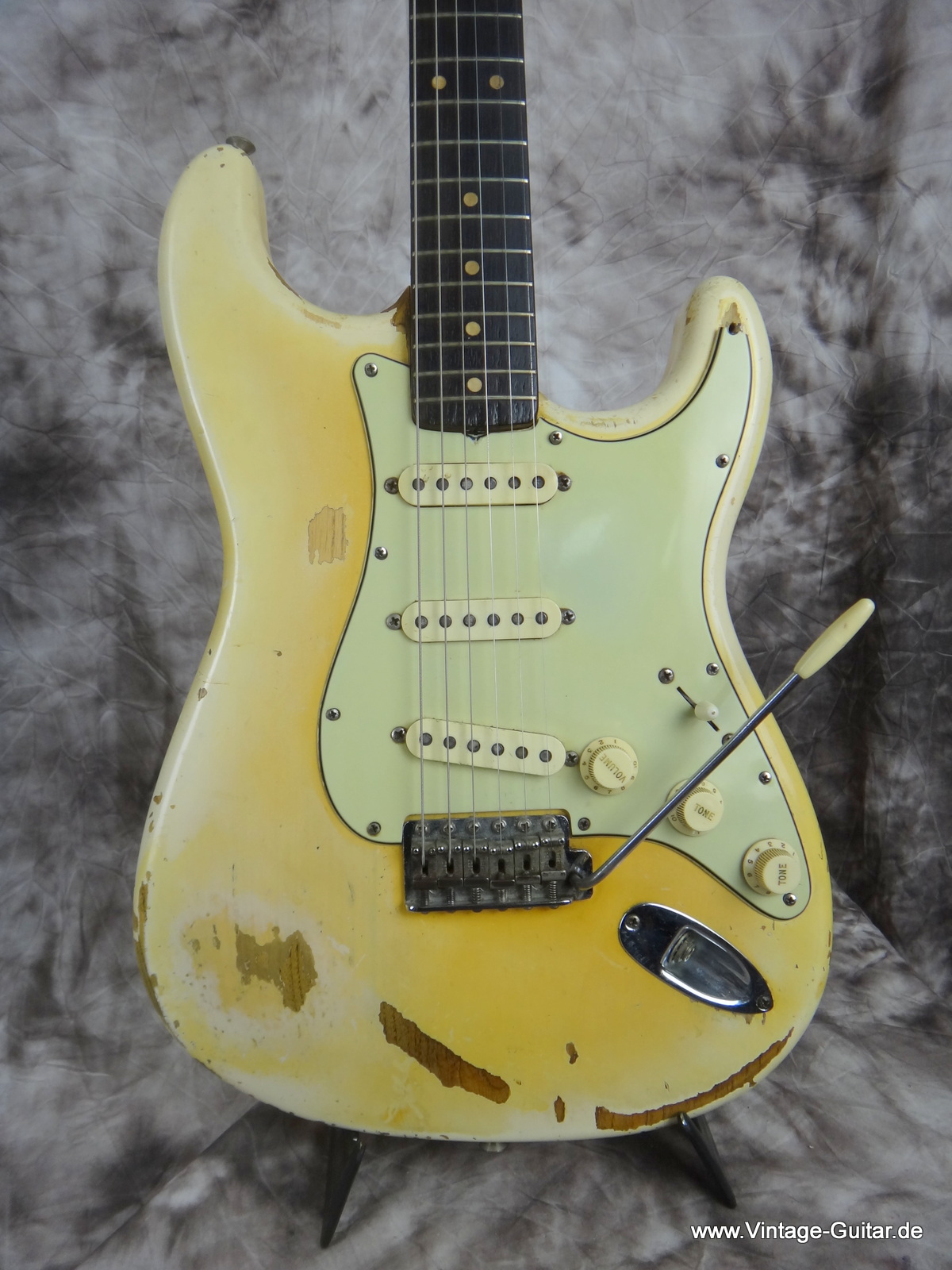 Fender_Stratocaster-1962_blond-003.JPG