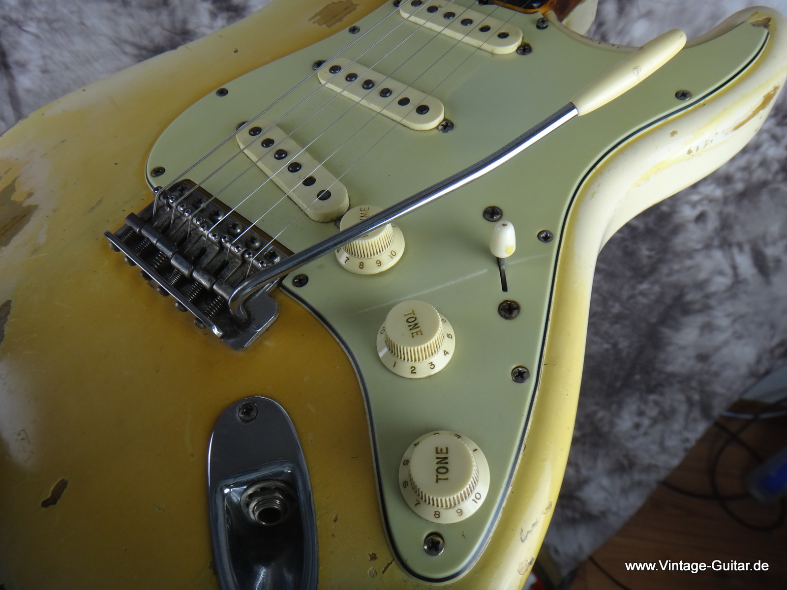 Fender_Stratocaster-1962_blond-011.JPG