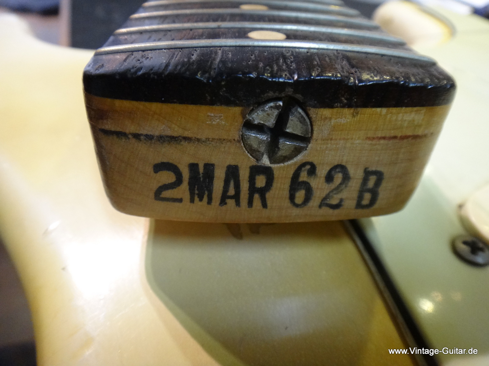 Fender_Stratocaster-1962_blond-017.JPG