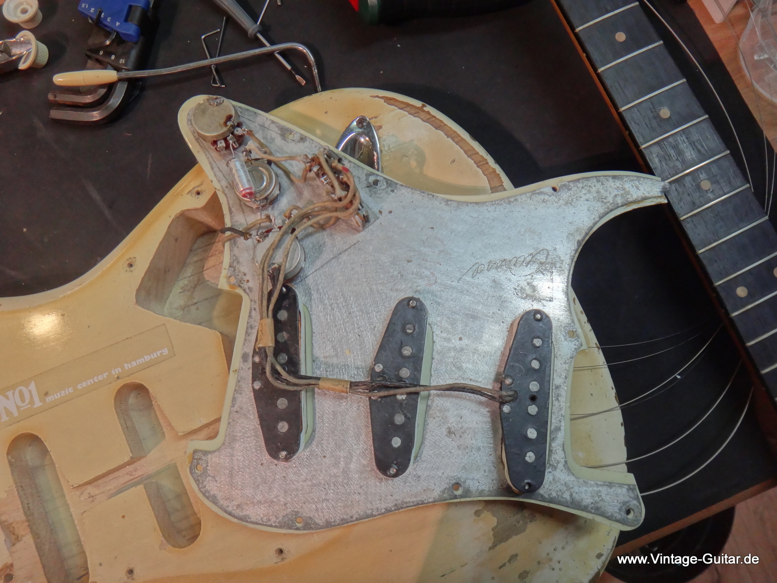 Fender_Stratocaster-1962_blond-018.JPG