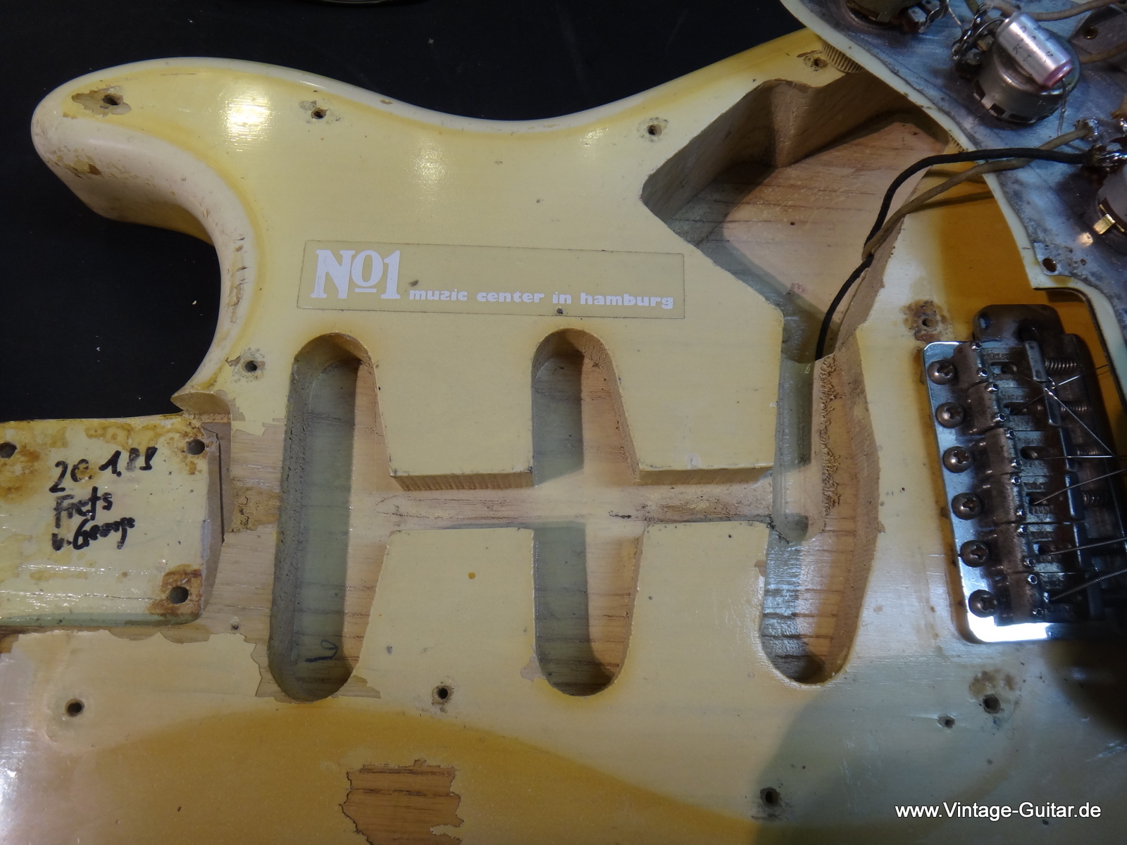 Fender_Stratocaster-1962_blond-021.JPG