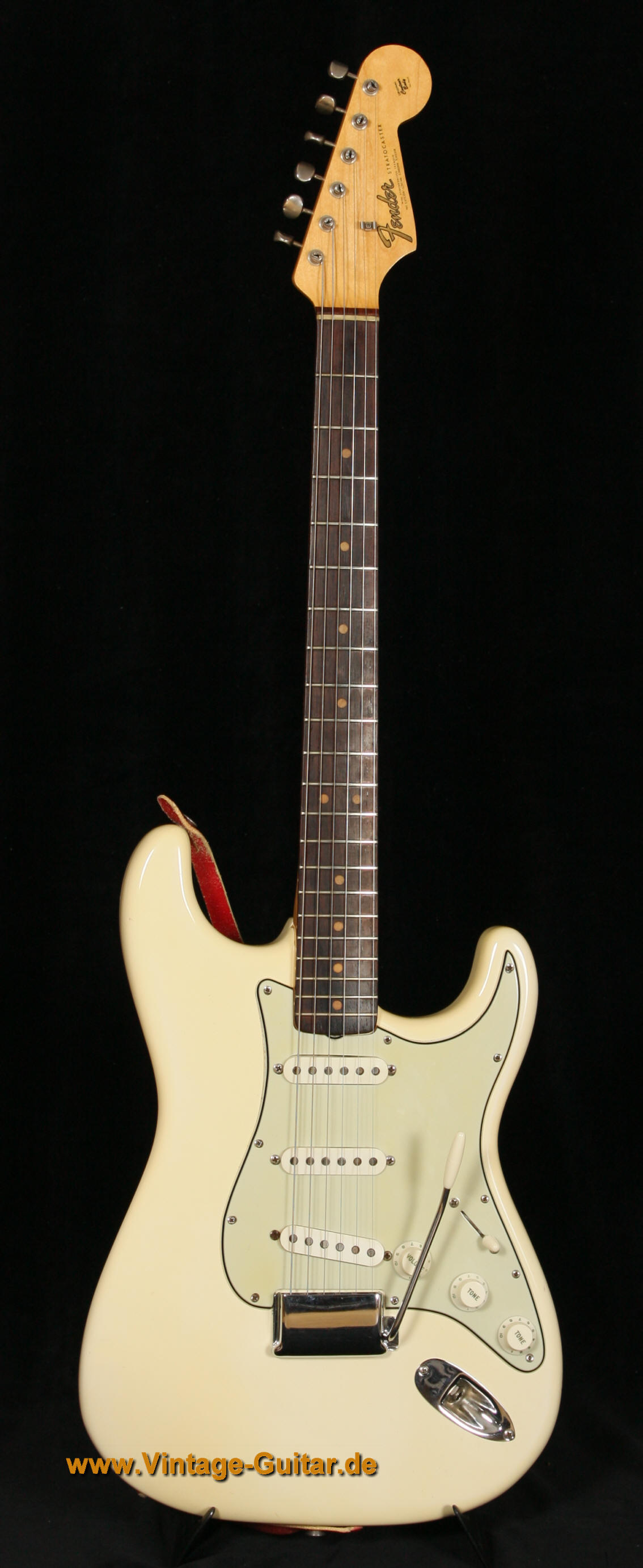 img/vintage/695/Fender_Stratocaster_1964_Olympic_White_front.jpg