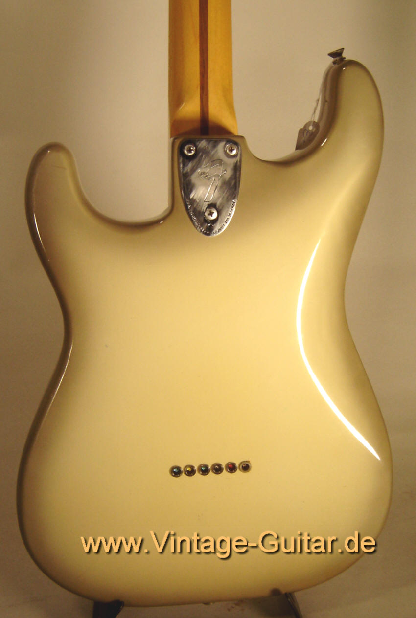 Fender-Stratocaster-Antigua-1979-2.jpg