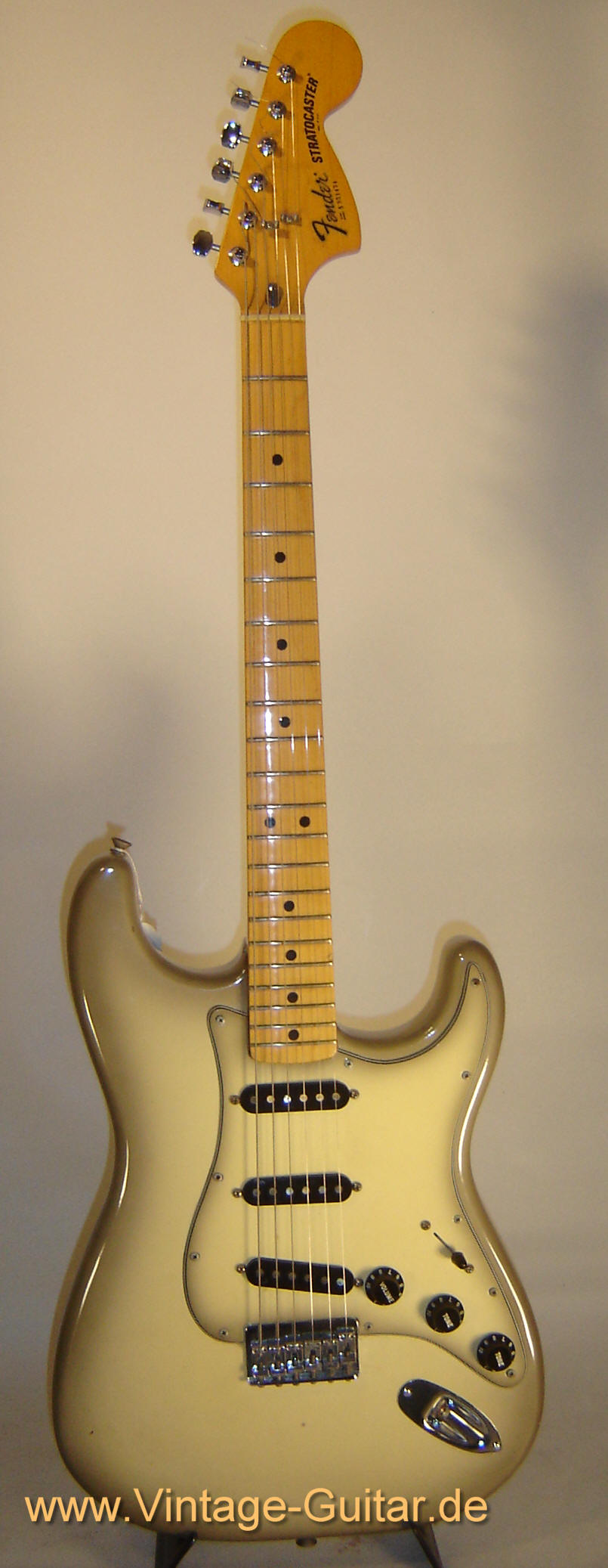 Fender-Stratocaster-Antigua-1979.jpg