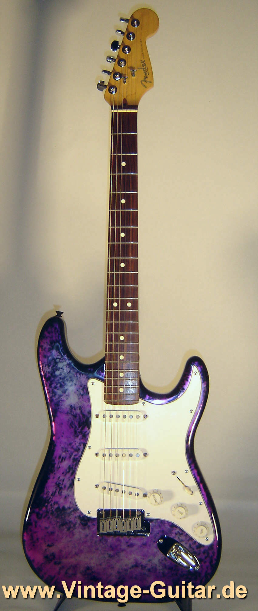 img/vintage/706/Fender_Stratocaster_Aluminum_1995_purple_1.jpg