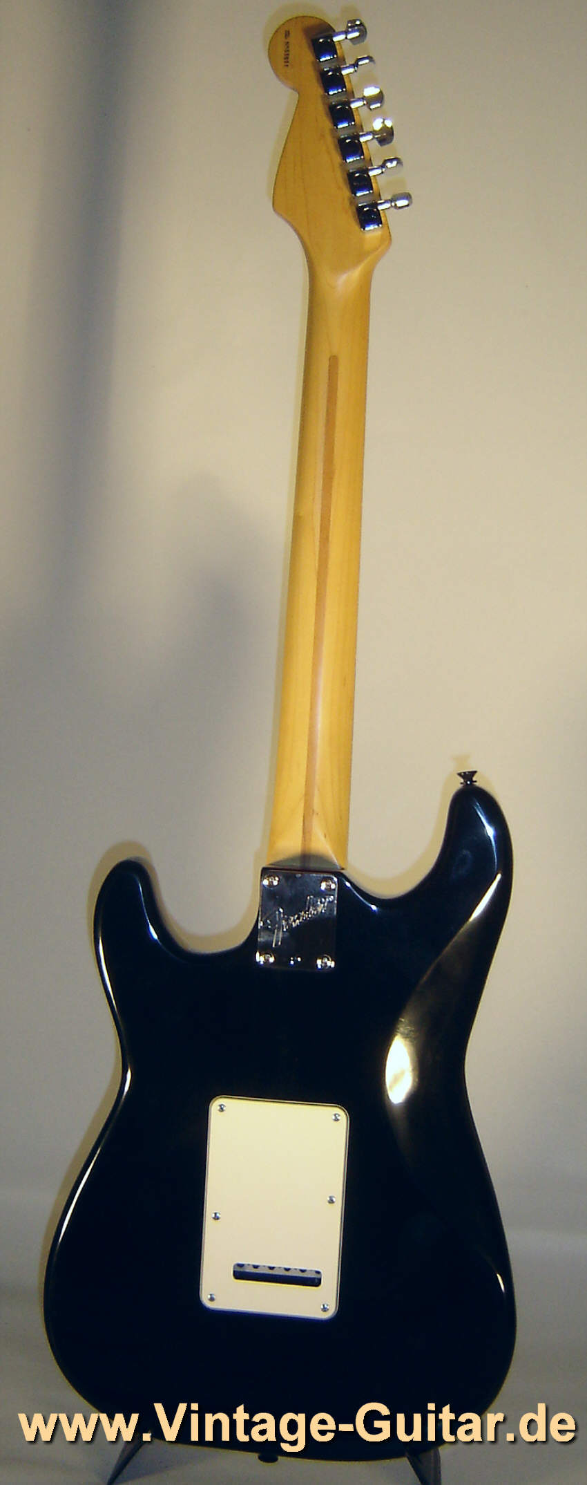 Fender_Stratocaster_Aluminum_1995_purple_3.jpg