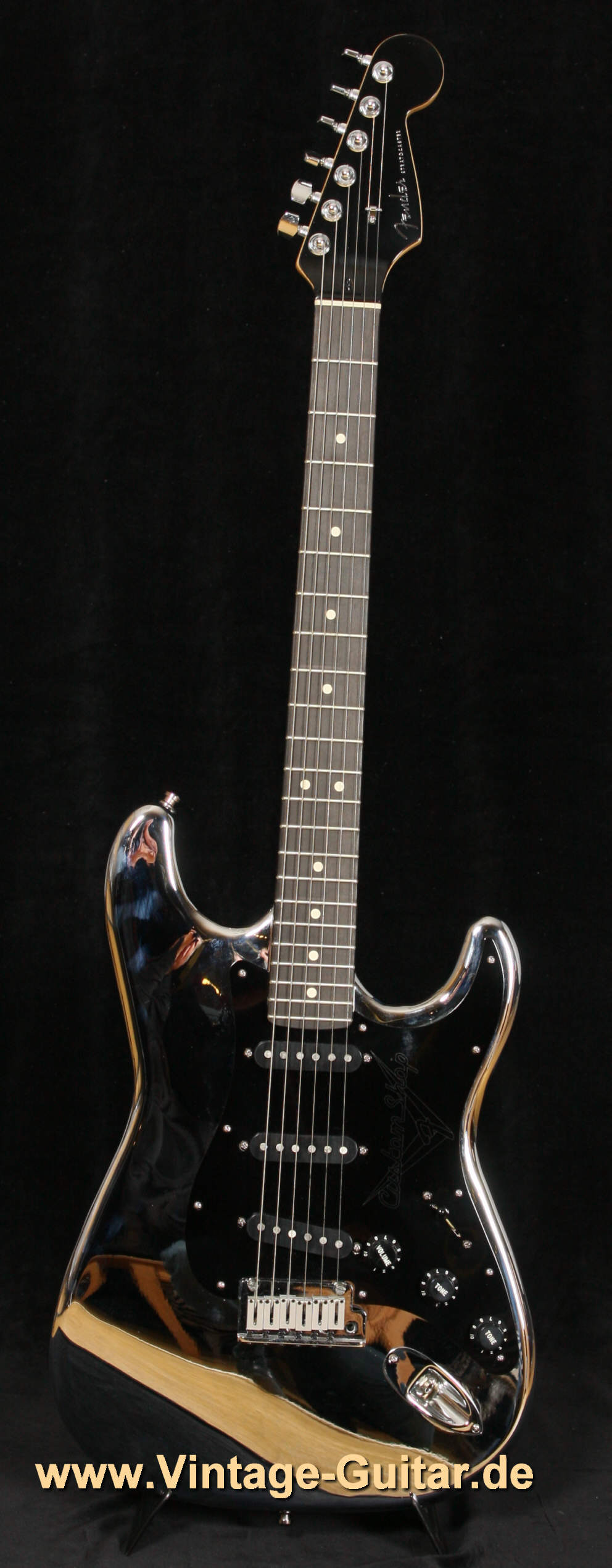 Fender_Stratocaster_Aluminum_Chrome_Custom_Shop_1.jpg