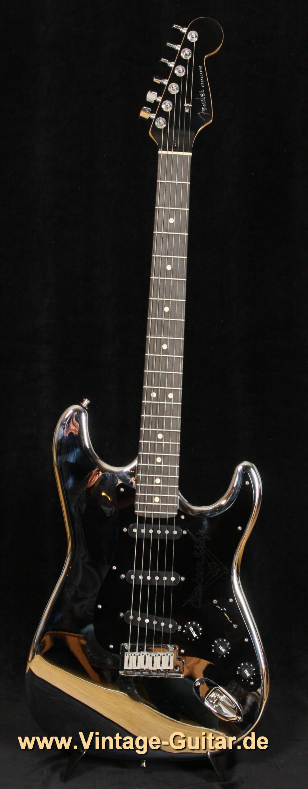img/vintage/706/Fender_Stratocaster_Aluminum_Chrome_Custom_Shop_1.jpg