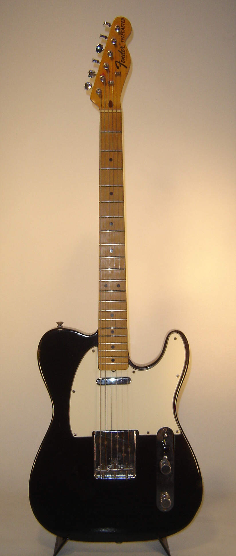 Fender_Telecaster_1972_black_front.jpg