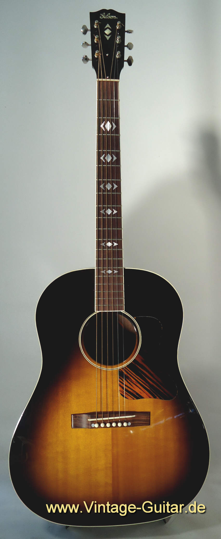 Gibson-Advanced-Jumbo-1.jpg