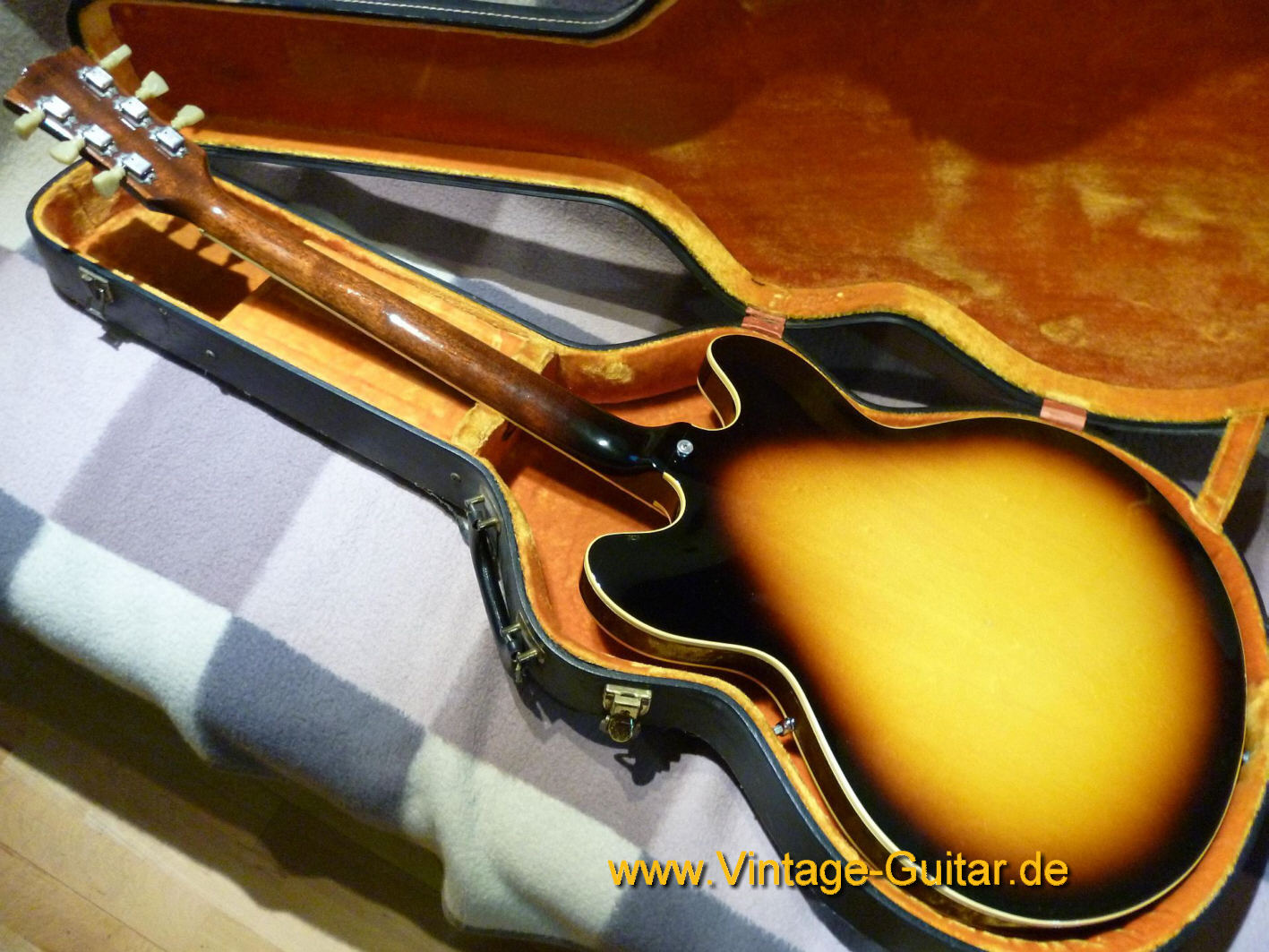 Gibson-ES-335-TD-1966-sunburst-b.jpg
