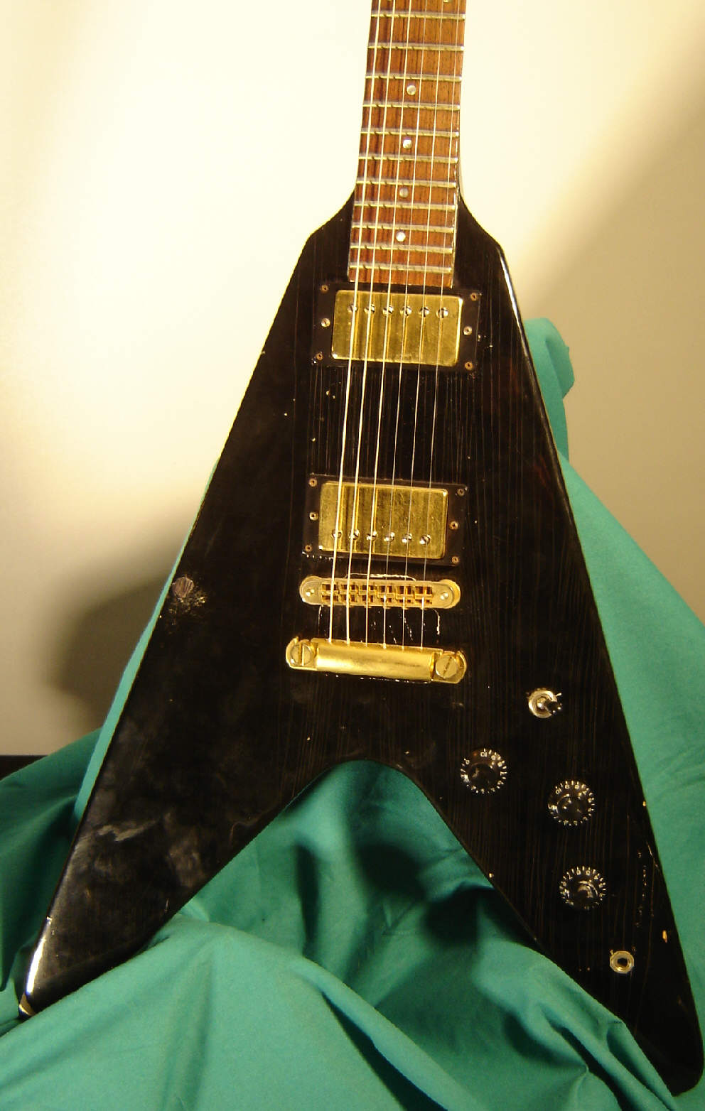 Gibson-Flying-V-84-2.jpg