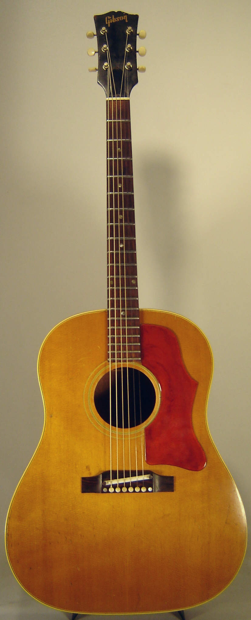 Gibson-J-50-ADS-1966-1.jpg