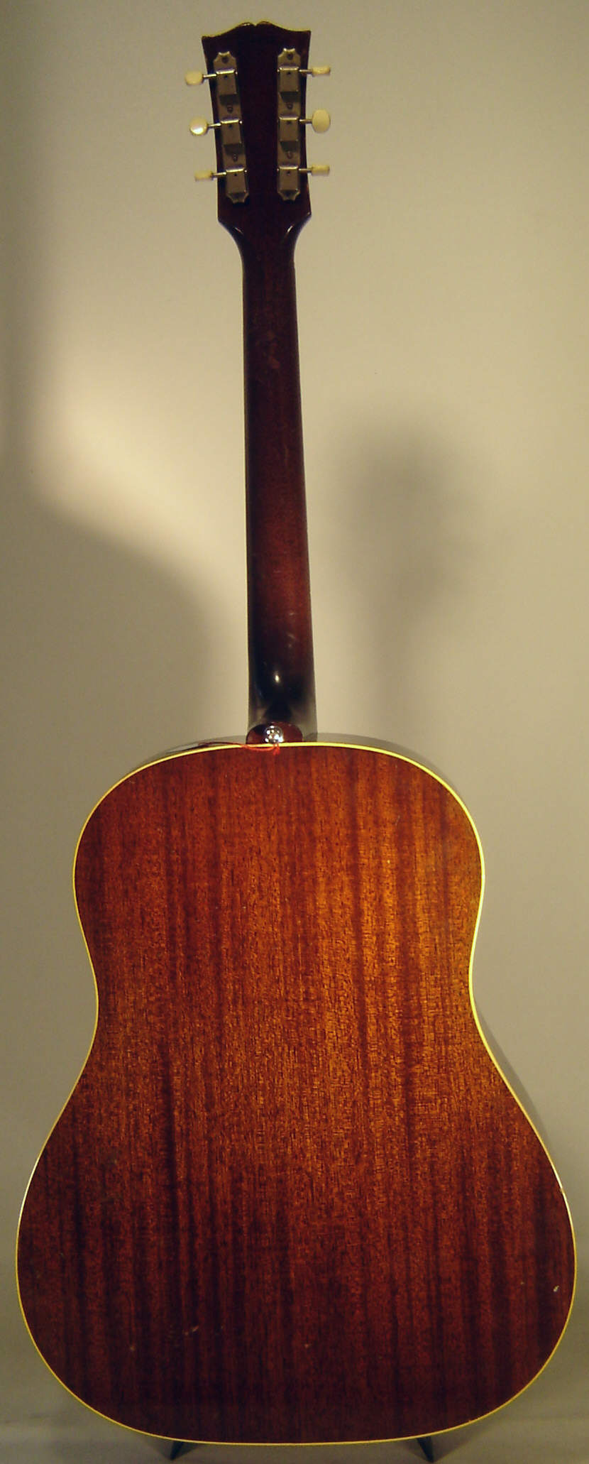 Gibson-J-50-ADS-1966-2.jpg