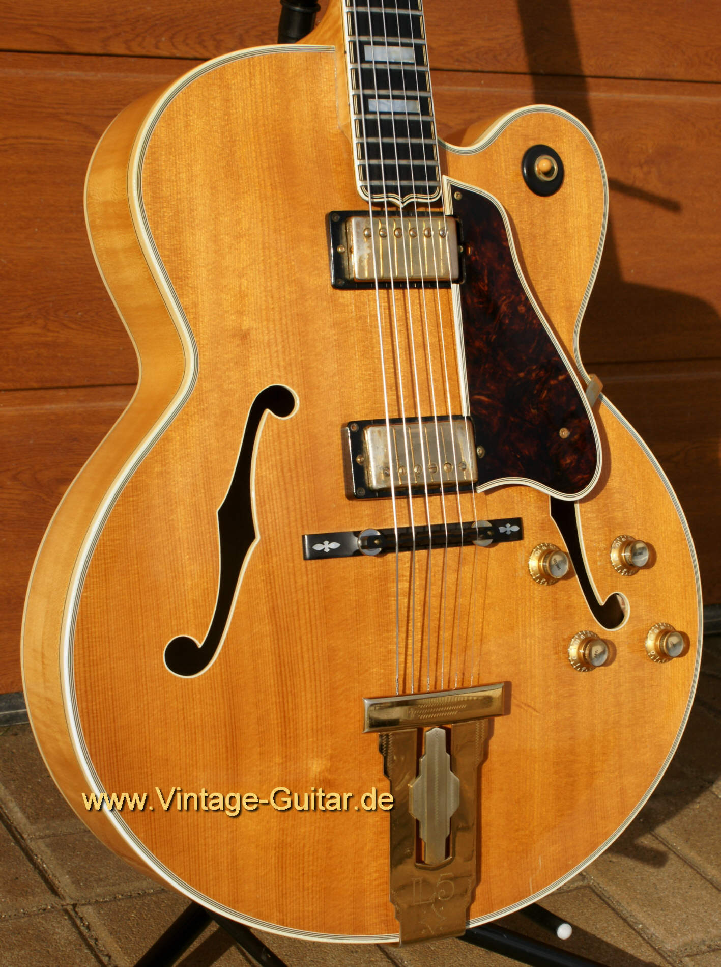 Gibson-L5-CES-natural-1977_3.jpg
