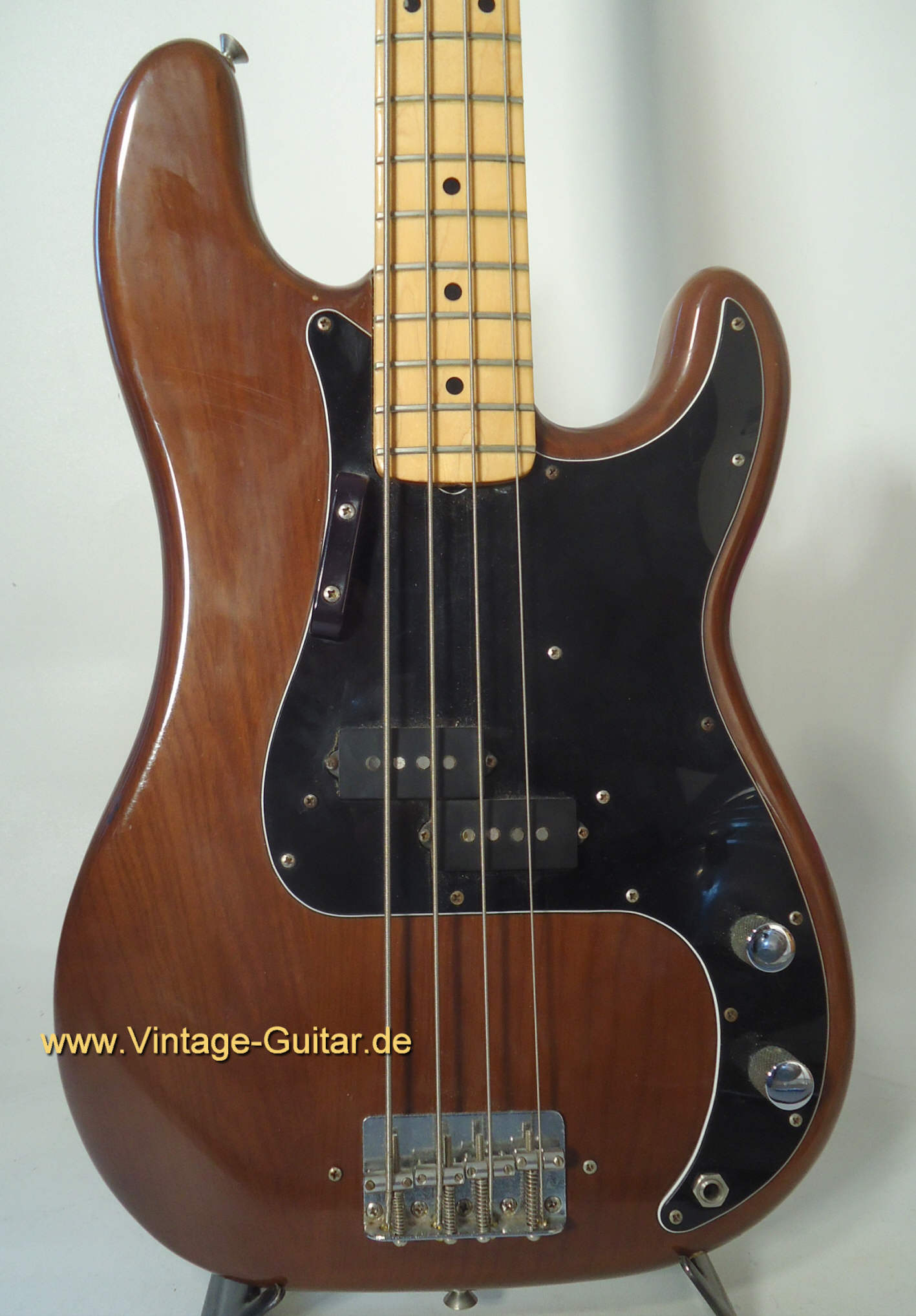 Fender-Precision-1977-mocha-b.jpg
