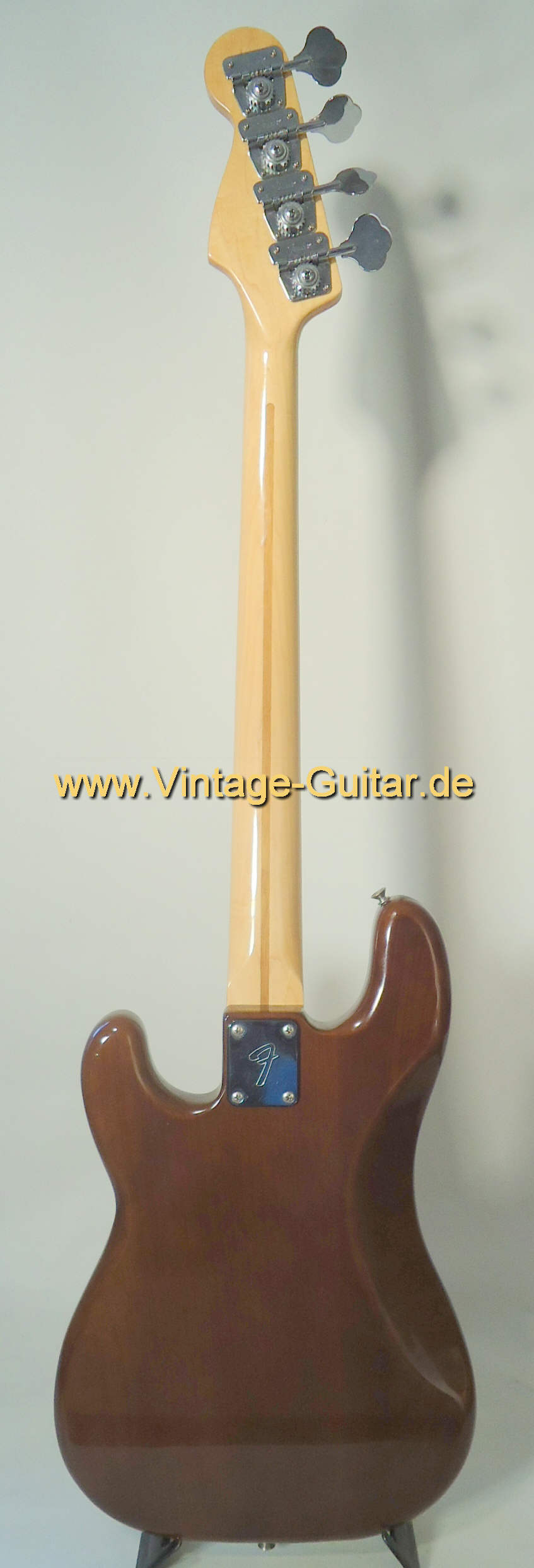 Fender-Precision-1977-mocha-c.jpg