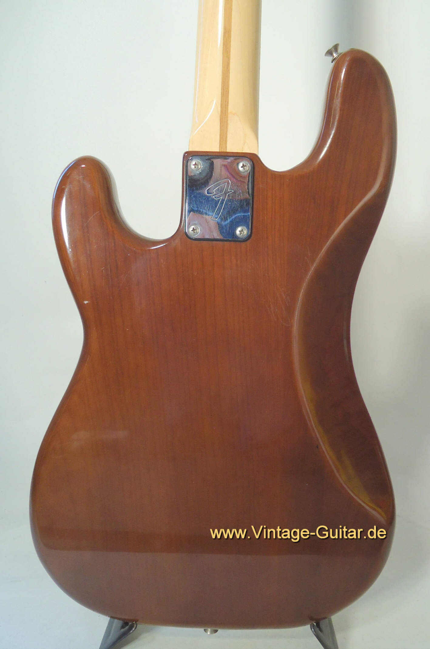 Fender-Precision-1977-mocha-d.jpg