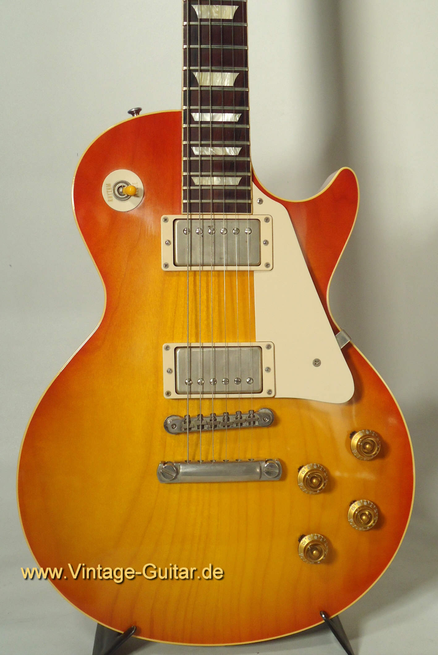 Gibson-Les-Paul-Historic-Collection-1958-R8-b.jpg