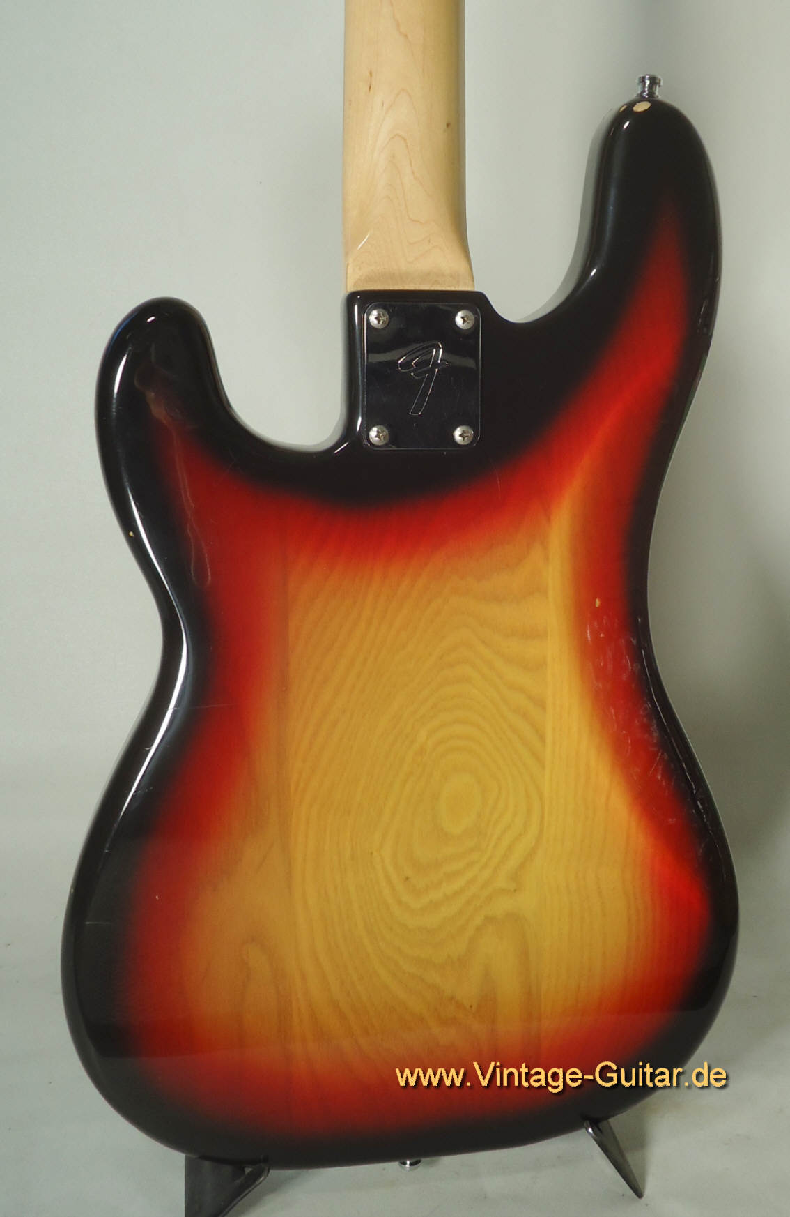 Fender-Precision-1979-sunburst_b.jpg