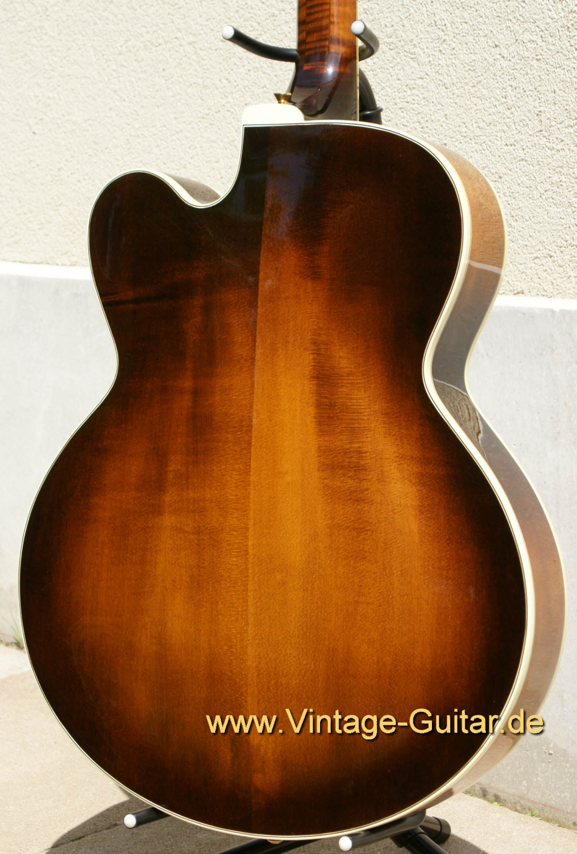 Gibson-Super-V-CES-1978-sunburst-e.jpg