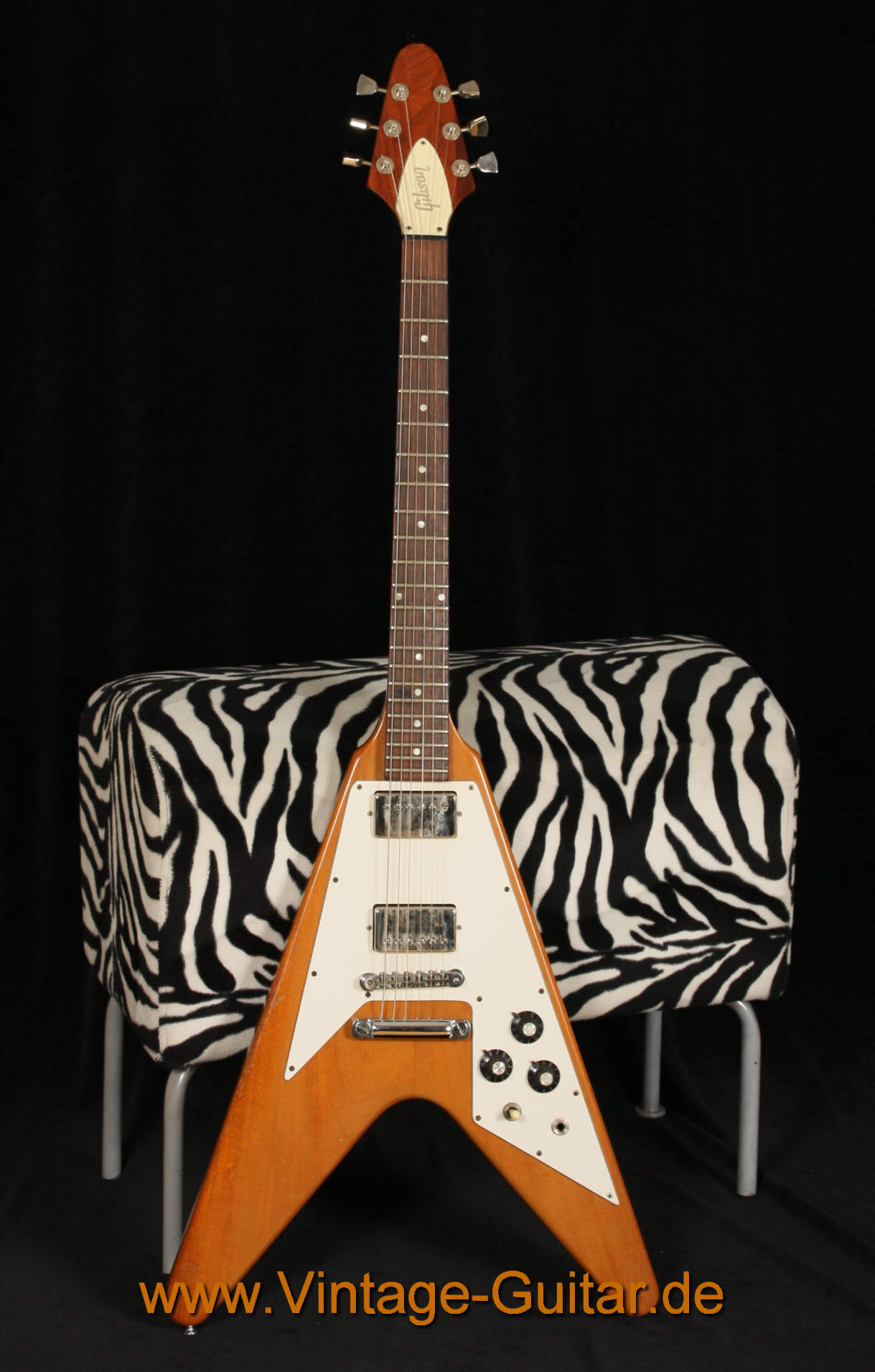 Gibson_Flying_V_1976_front.jpg