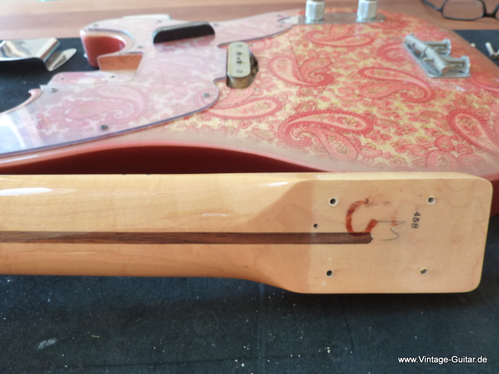 Fender-Telecaster-Bass-1968-pink-paisley-f-002.jpg