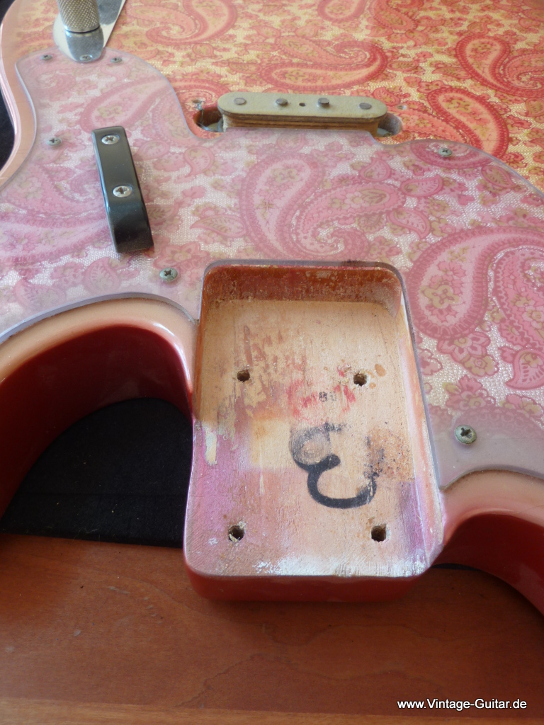 Fender-Telecaster-Bass-1968-pink-paisley-f-003.jpg