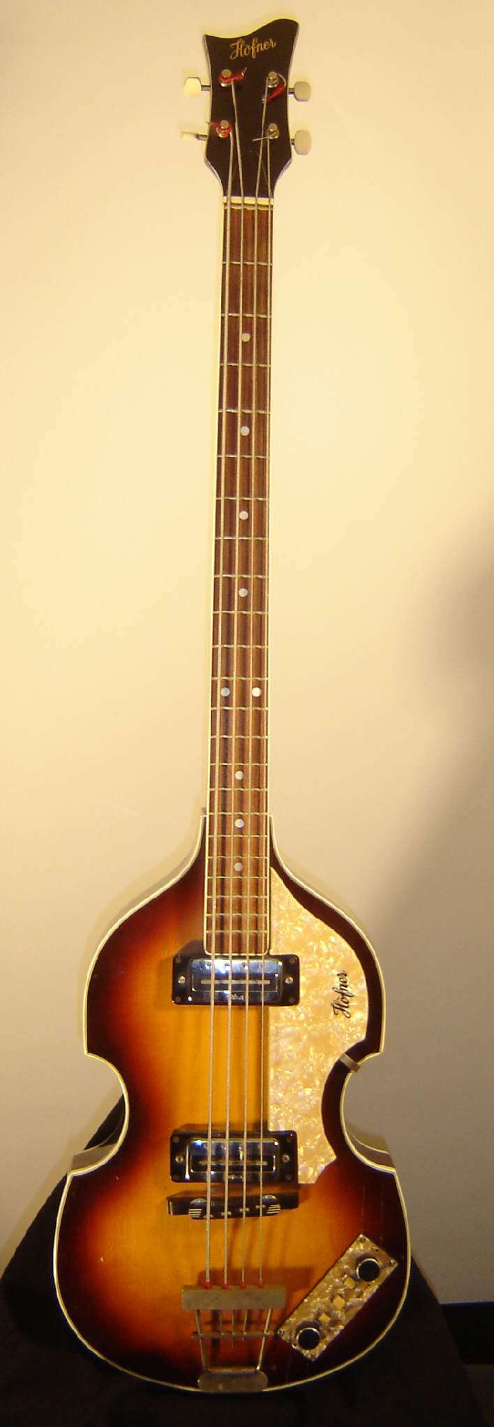 Hofner-Bass-69-1.jpg