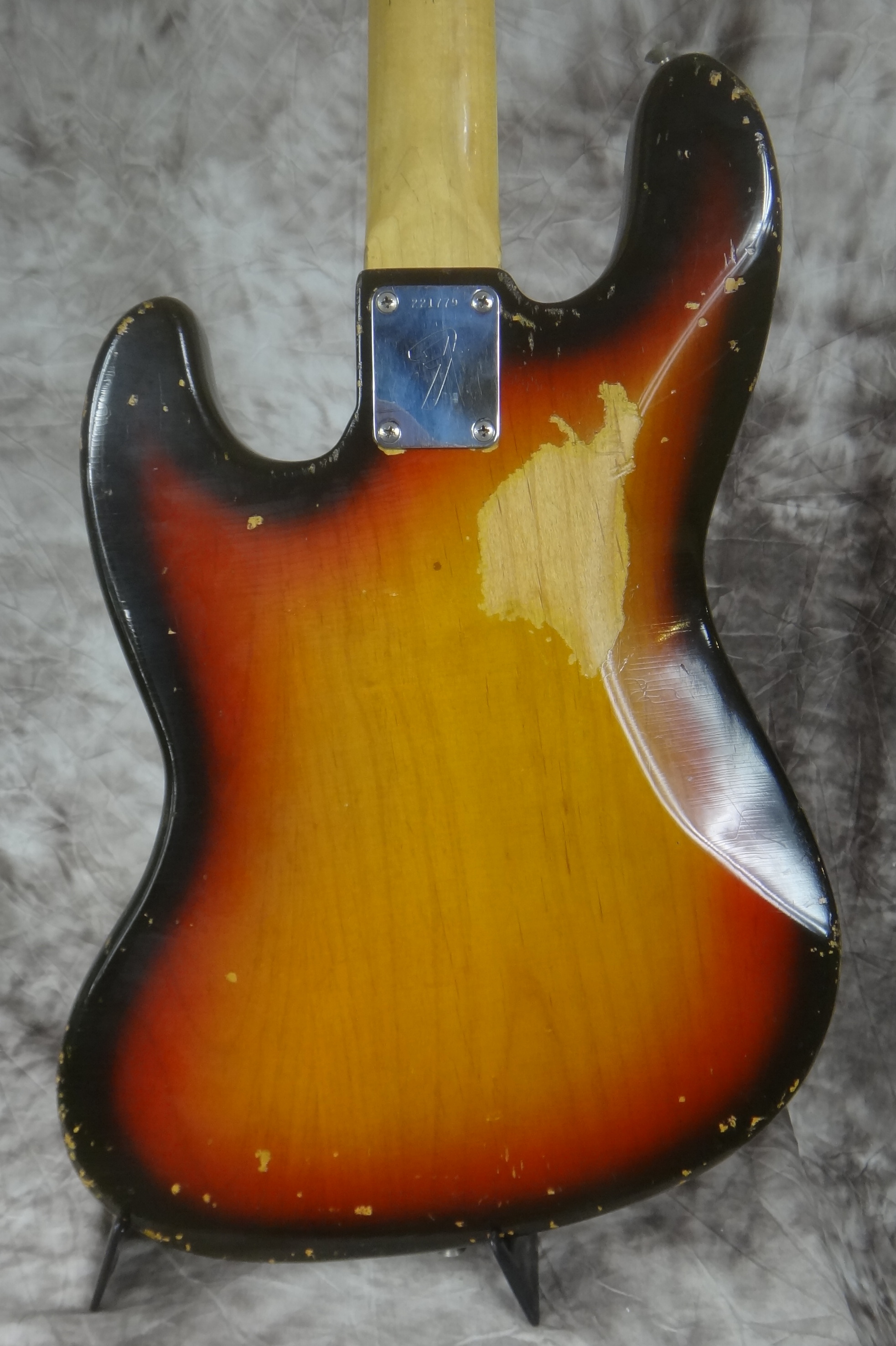 Fender-Jazz-Bass-1968-sunburst-002.JPG