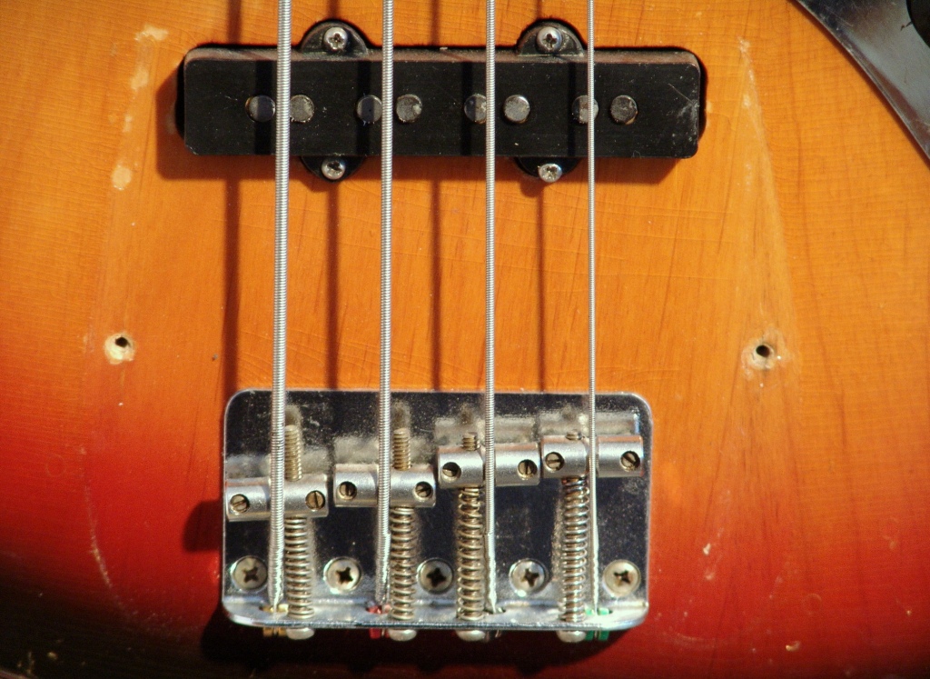 Fender-Jazz-Bass-1968-sunburst-006.jpg